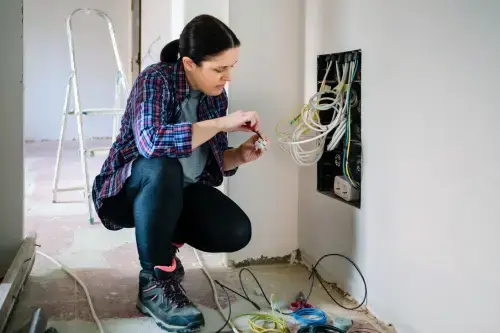 Indianapolis Electrician Guide: Residential & Commercial Services for Indy Homeowners